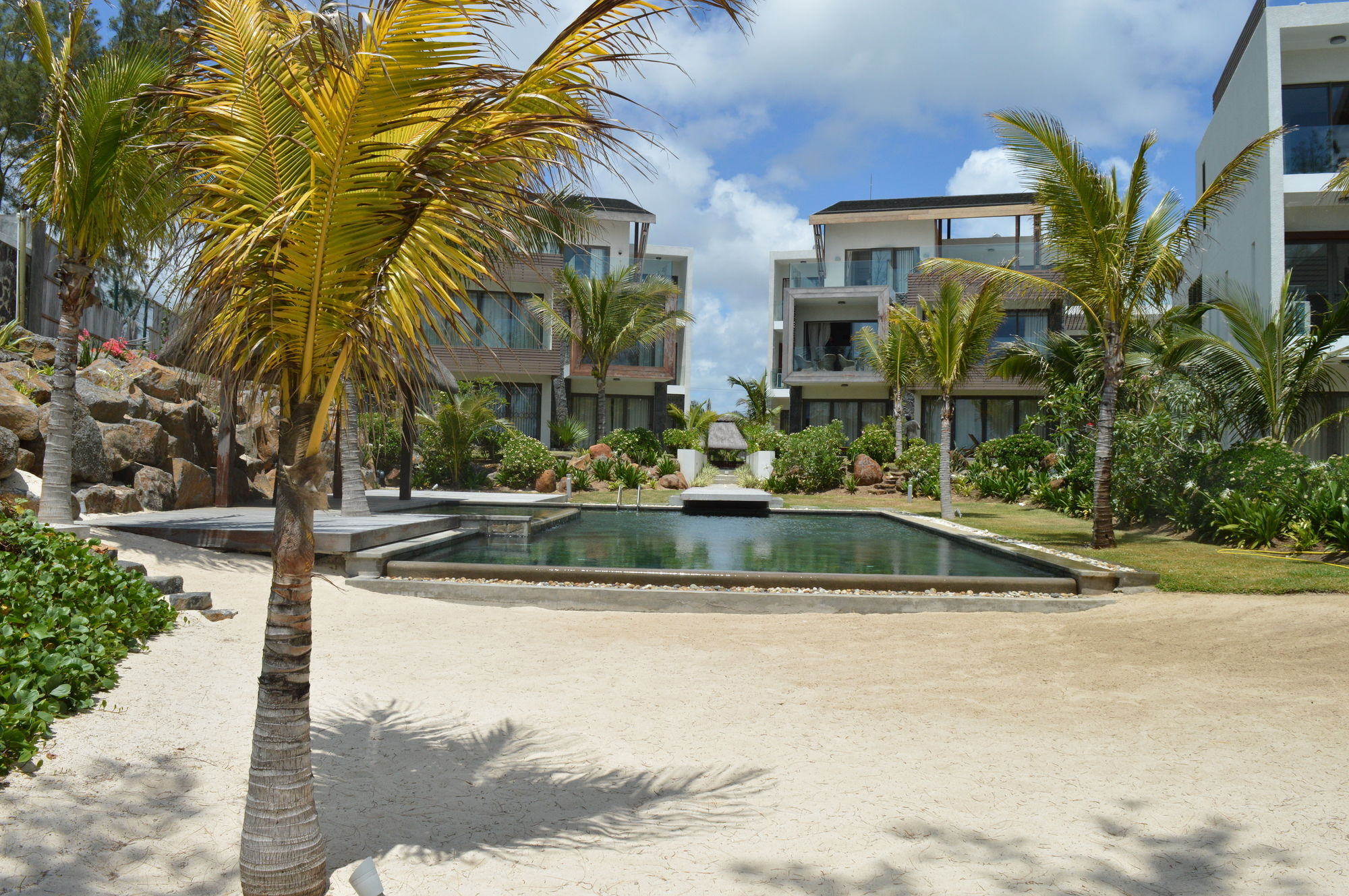 Rose Des Sables Beachfront Apartments Belle Mare Exterior photo